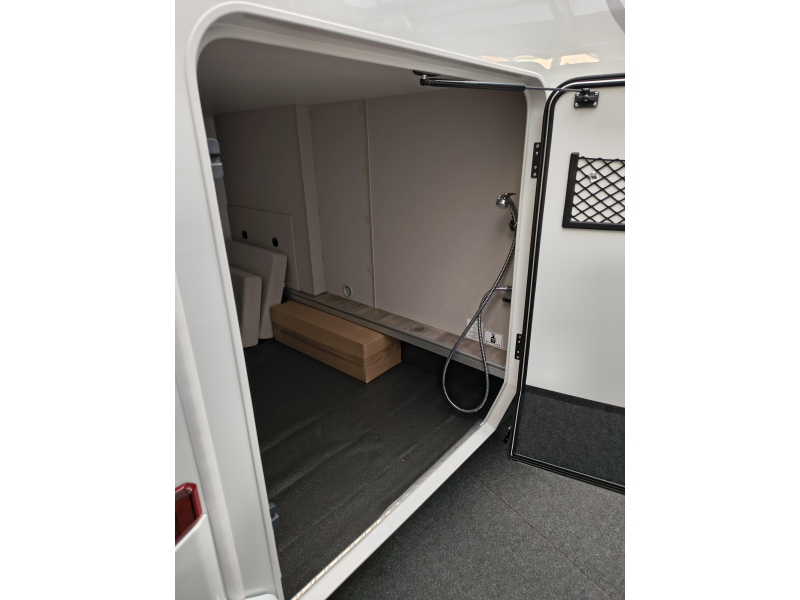 Hymer Tramp S 680 -- 5 gordels --  foto: 19