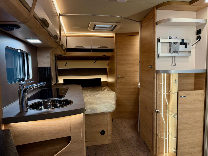 Knaus Sudwind Black Selection 450 FU modeljaar 2026  foto: 5