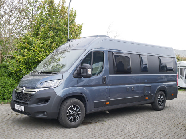 Roadcar (Pössl) R640, 6.40 Meter Buscamper, Lengtebedden foto: 2
