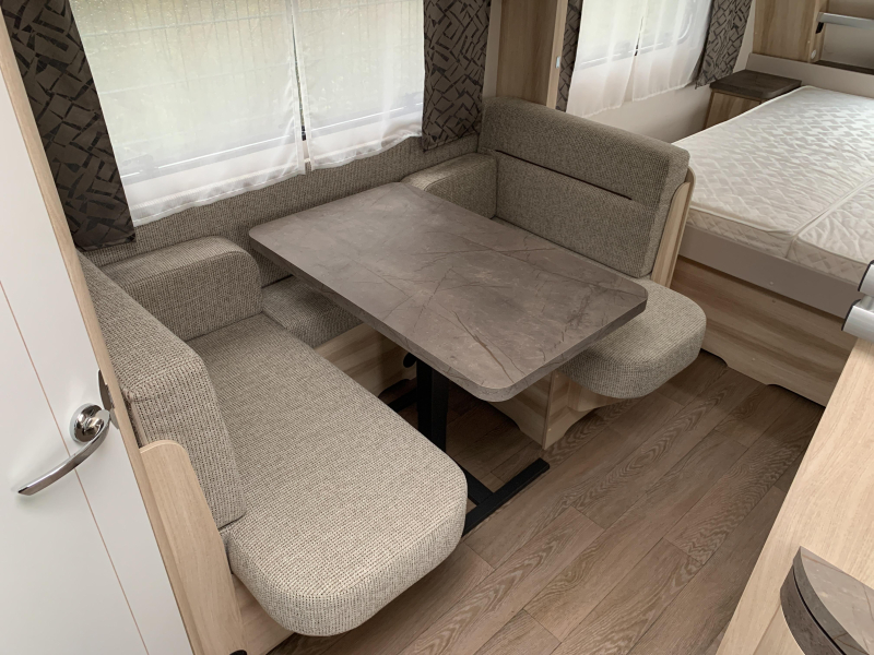 Hobby De Luxe 460 SFF Toldo/soporte de TV/1500kg foto: 7