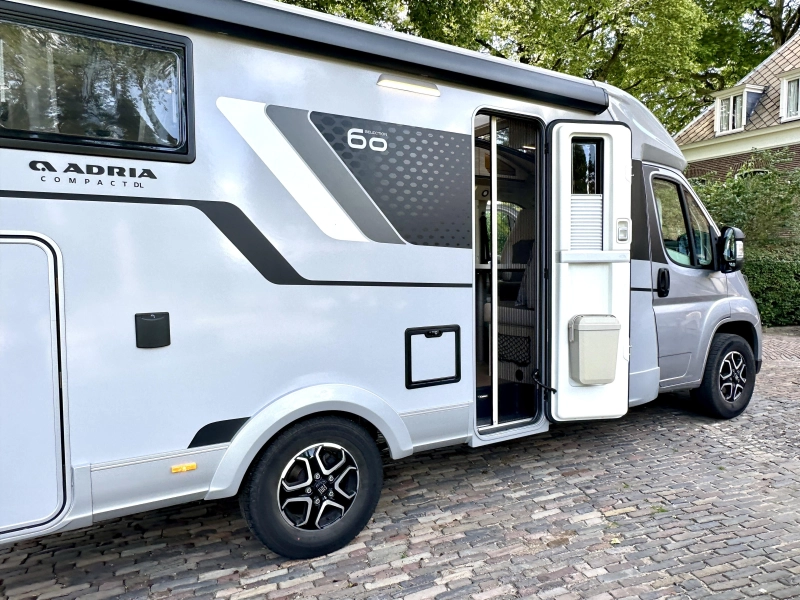 Adria Compact DL 60 Years Selection | zeer compleet!  foto: 6