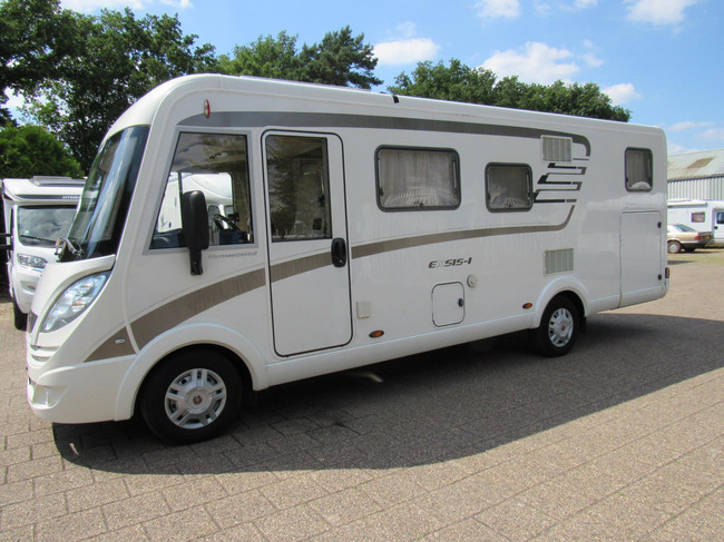 Hymer Exsis-i EX 688 Enkelebedden hefbed integraal bj2014 foto: 1