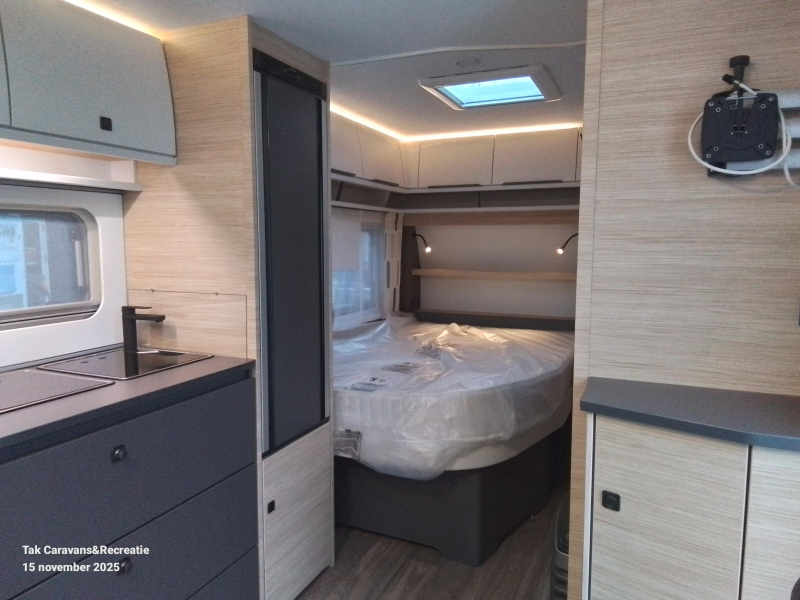 Fendt Apero 465 SFB cocina central y cama francesa foto: 11