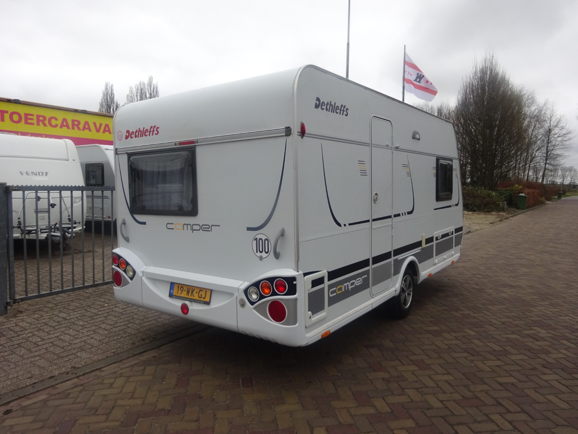 Dethleffs Camper 440DB Met Mover foto: 5
