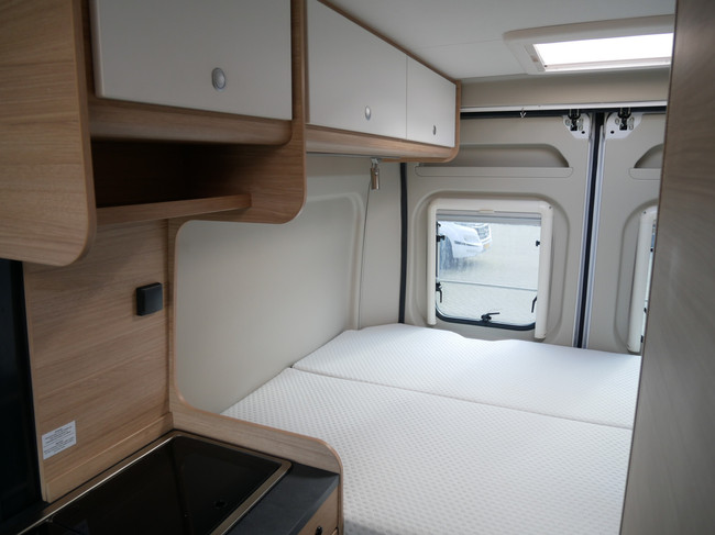 RoadCar (Pössl Groep) R540, 9-Traps Automaat, 540 Buscamper, Slaaphefdak foto: 15