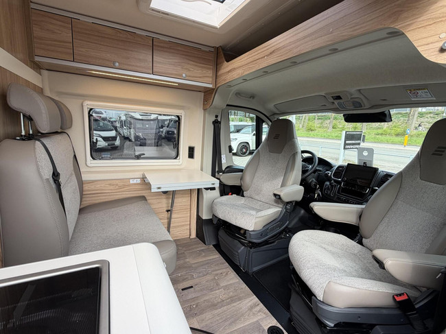 Hymer Yellowstone Cross-Over 180PK 9T-Automaat Enkele Bedden Zonnepanelen foto: 12