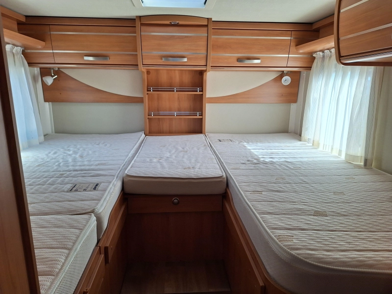 Hymer Tramp 704 SL 2 APARTE BEDDEN-180PK  foto: 2
