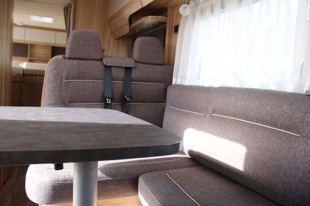 Hymer Exsis I 678 Fiat AUTOMAAT 160 pk enkele bedden Smal en lichtgewicht (54  foto: 31