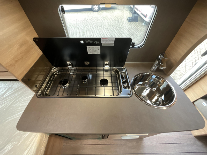 Knaus Sudwind Black Selection 460 EU ENKELE BEDDEN-VLOERVERW  foto: 9
