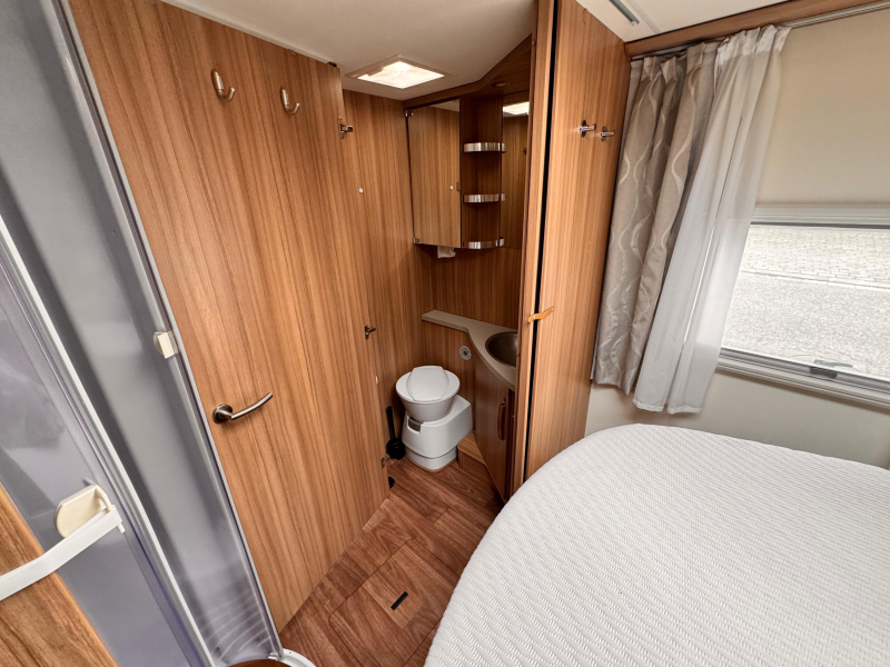 Knaus Sun Ti 700 LX Premium con cama Queen foto: 13
