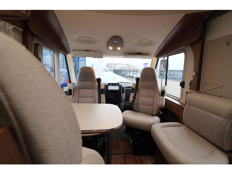 Hymer BML-I Queen bed + fold-down bed photo: 13