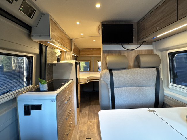 Hymer Yellowstone 640 techo elevable 160 cv *4 PERSONAS* Euro6 Fiat Ducato **Camas longitudinales/Techo elevable con 2 plazas para dormir/4 asientos/Litio/Sol foto: 13