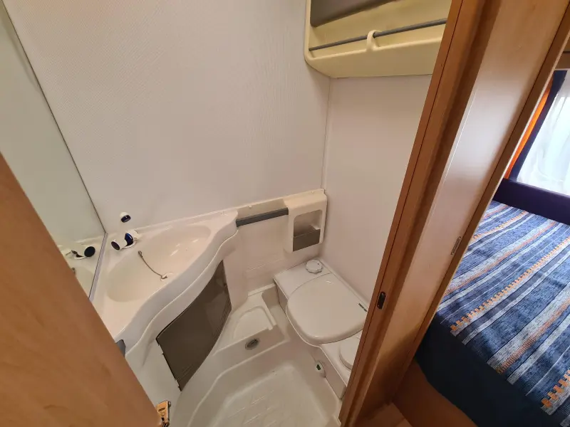 Knaus Sudwind Special 420 QD Voortent, Cassetteluifel!  foto: 13