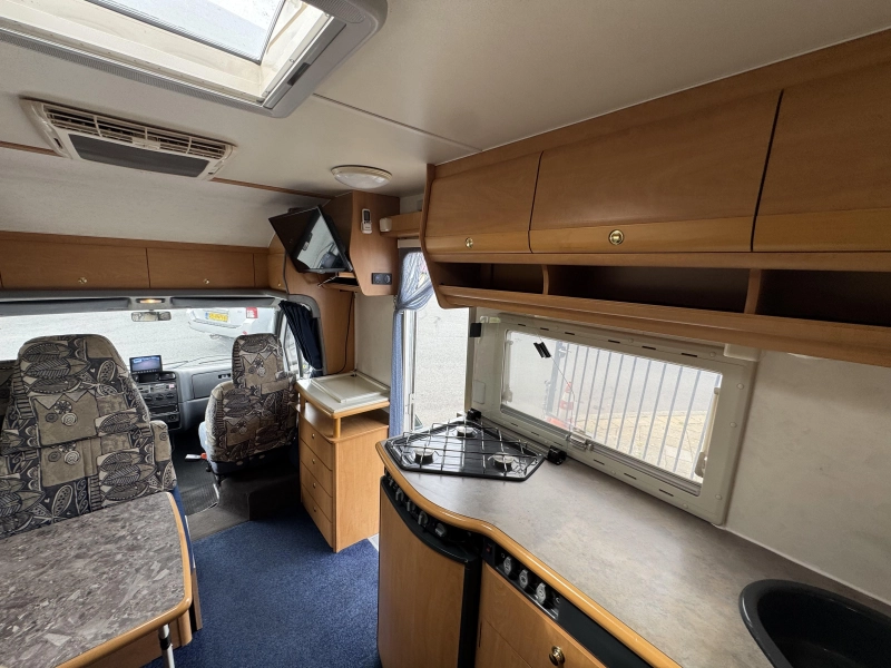 Dethleffs Globetrotter Cama francesa Aire acondicionado dinette foto: 2