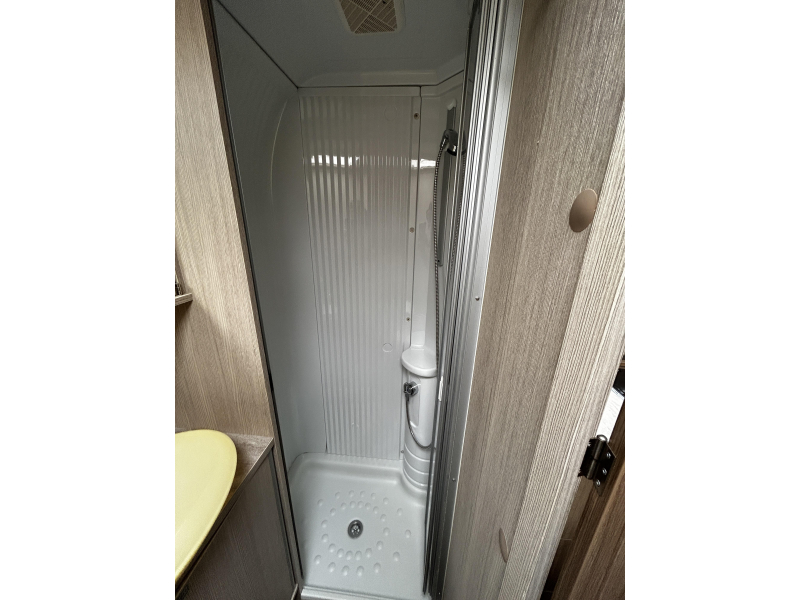 Bürstner Nexxo 580 T Hefbed/2015/5.8M/Euro-5!  foto: 12