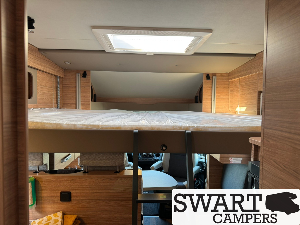 Weinsberg CaraSuite 700 ME, 180 CV Autom&aacute;tico 5 plazas con cintur&oacute;n Cama abatible Camas individuales foto: 21