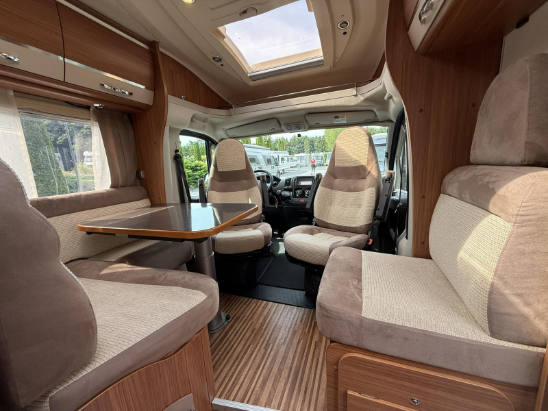 Adria Coral 670 SL Lengtebedden  foto: 8