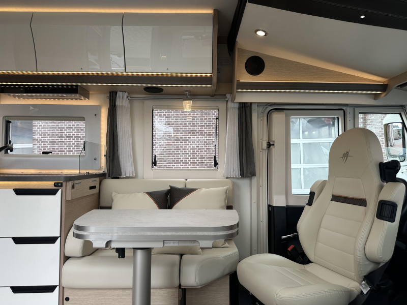 Rapido M 96 4.500 kg, Levelsysteem  foto: 10