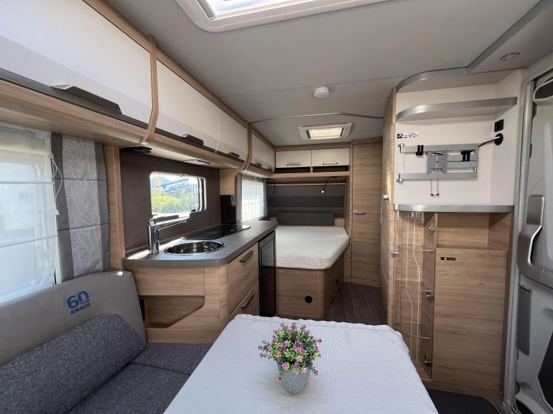 Knaus Sudwind 60 Years 450 FU awning audio system photo: 2