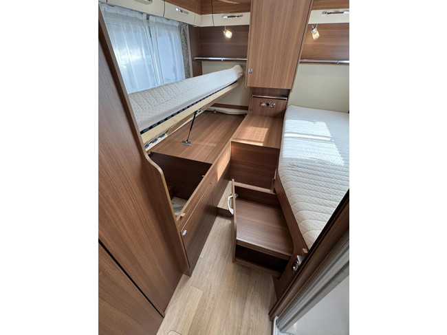 LMC I735 Explorer Automaat Enkele Bedden Hefbed Zonnepaneel Maxxfan Construct foto: 21
