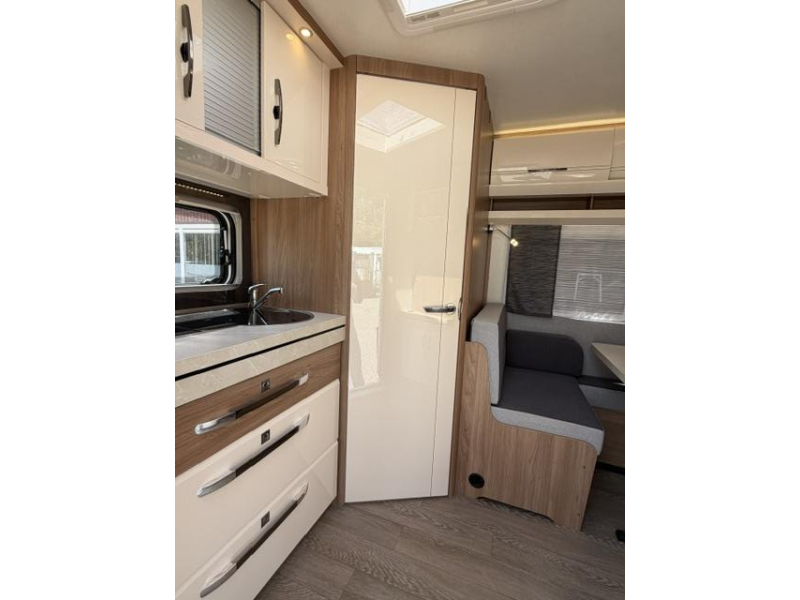 Hobby Excellent 460 SL Incl. Mover and Awning photo: 10