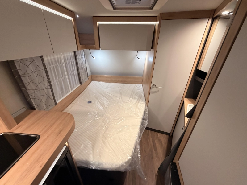 Knaus Sport 450 FU 1800 KG + Cama francesa foto: 10