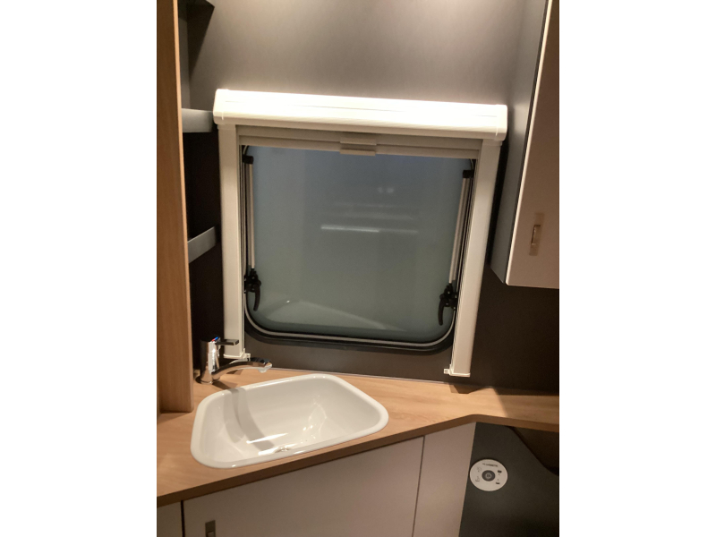Knaus Sport 420 QD cama transversal foto: 13