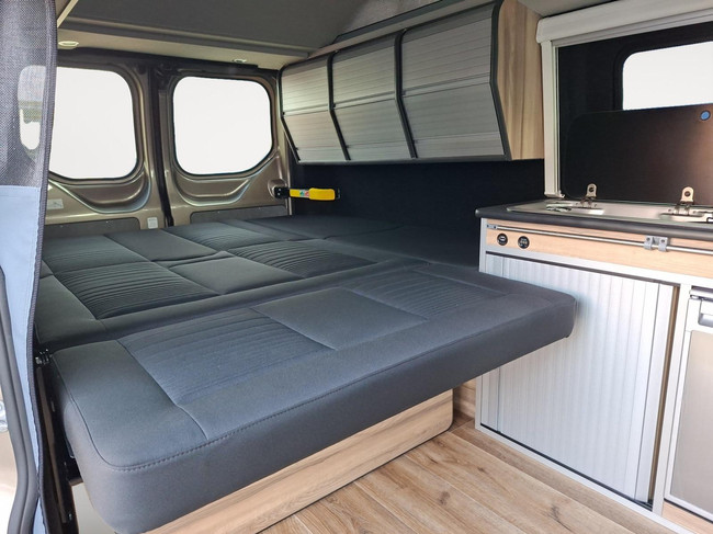 Ford Transit Custom Camper 2.0 TDCI L2H1 Limited | Distributie is vervangen | Camper met 2 slaapplaatsen | Keuken met gootsteen- koelkast- gasfornuis | Zonnescherm | Trekhaak foto: 22