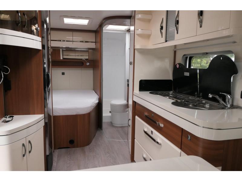 Hobby Excellent 540 FU mover en voortent  foto: 12