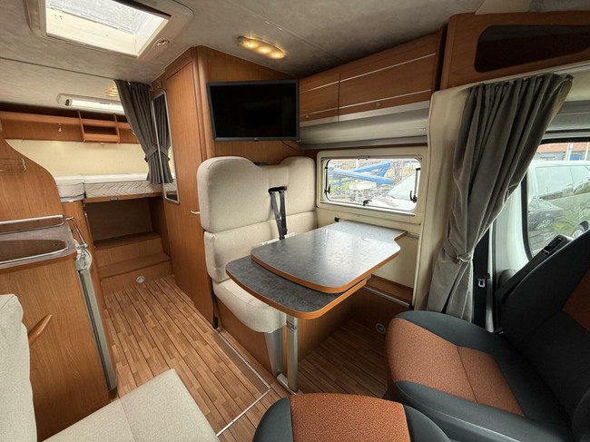 Maesss Sunline T665 nieuwstaat lengtebedden foto: 8