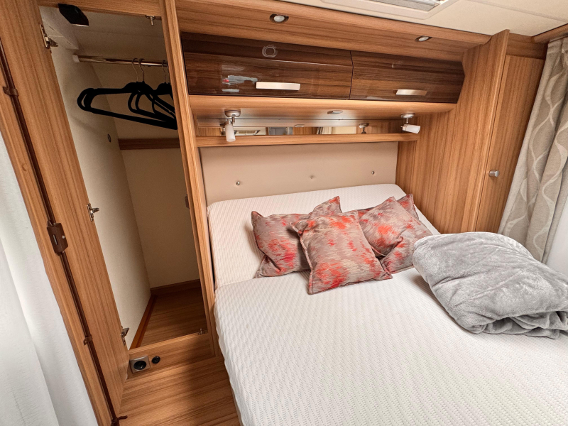 Knaus Sun Ti 700 LX Premium con cama Queen foto: 11