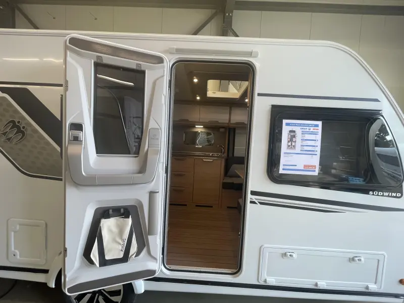 Knaus Sudwind Black Selection 540 UE +Panoraam+Vloerverwarming  foto: 2