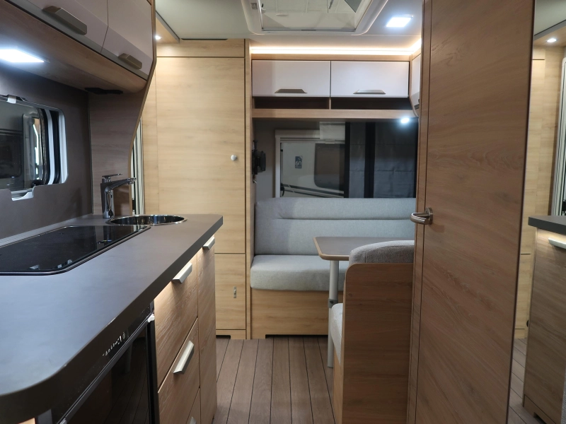 Knaus Sudwind Black Selection 420 QD COMPACT EN GROTE KEUKEN !  foto: 5