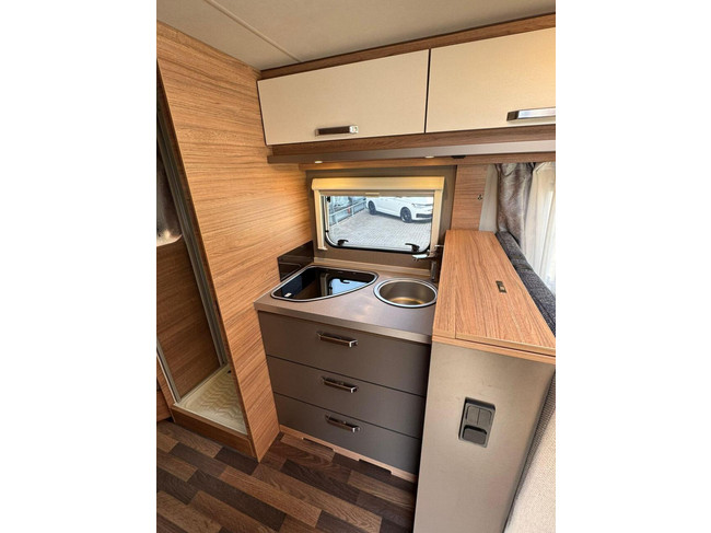Weinsberg 700MEG CaraCore 9T-Automatic Single Beds Pull-down Bed Awning Bicycle Rack photo: 12