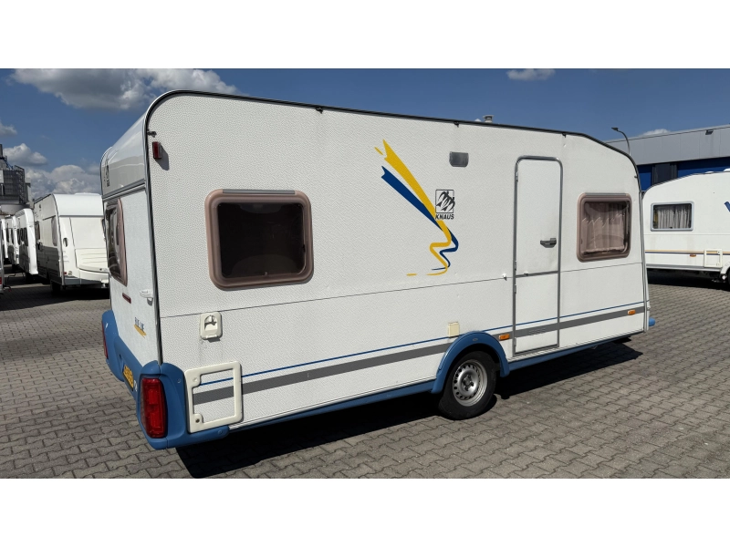 Knaus Blue Line 450 TF frans bed rondzit toilet  foto: 12
