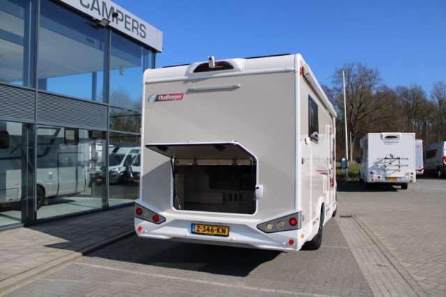 Challenger Graphite Vip Edition T 328 igual que Chausson 788 AUTOM&Aacute;TICO Fiat 140 CV con cama Queen y cama abatible para 4 personas (76 foto: 10