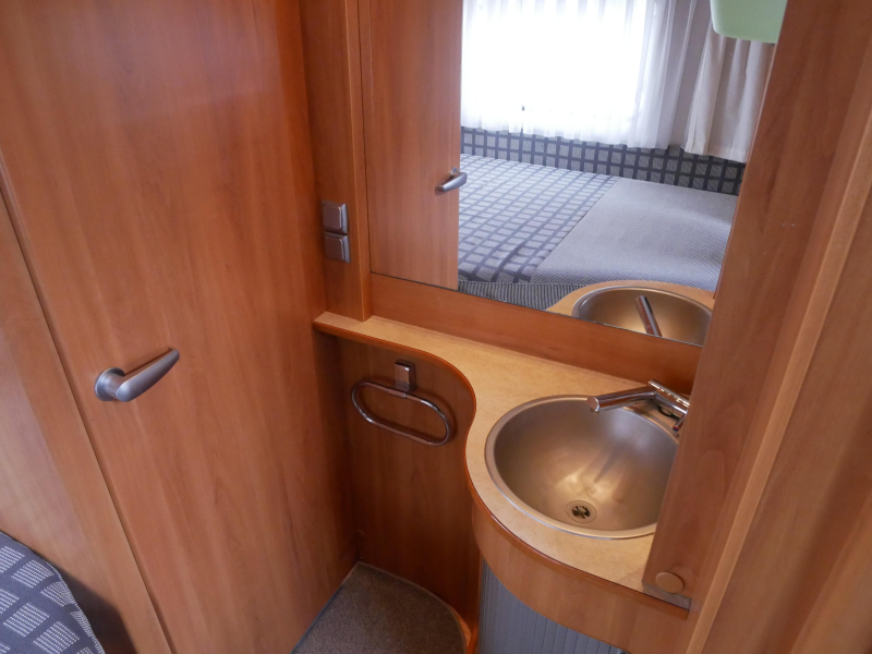 Eriba Moving 545 mover, luifel, fietsenrek  foto: 12