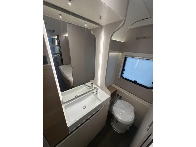 Adria Adora 572 UT Nieuw - Actie model 2025  foto: 13