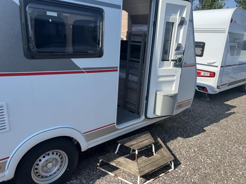 Bürstner Premio Plus 440 TK Met Isabella Ventura tent  foto: 16