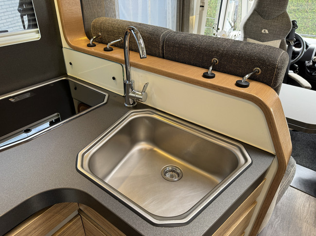 Adria SONIC I 600 SC 130 PS Euro6 Fiat Ducato NL-Camper **Queensbett/4 Schlafpl&auml;tze/Markise/Memo Fahrgestelltr&auml;ger/Dachklimaanlage/Bearlock/Sehr Foto: 14