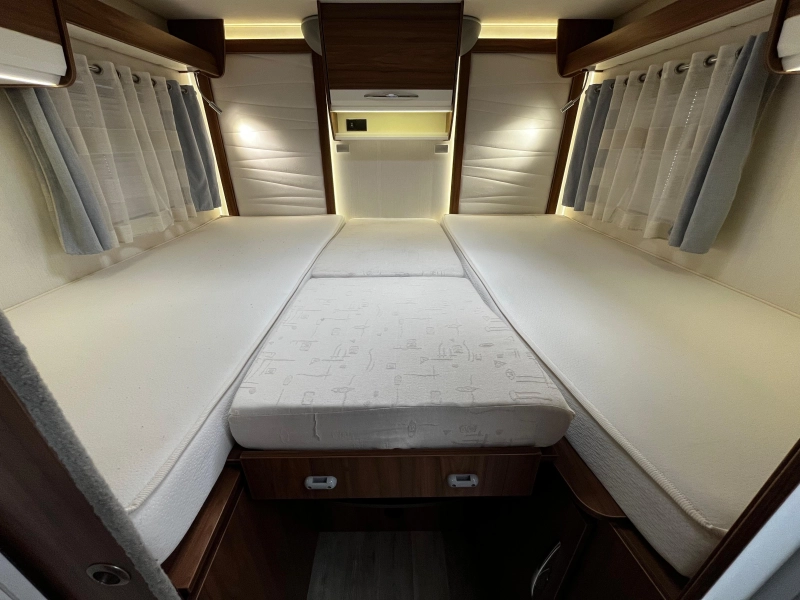 Pilote P 706 GJ Camper, 4 person photo: 12