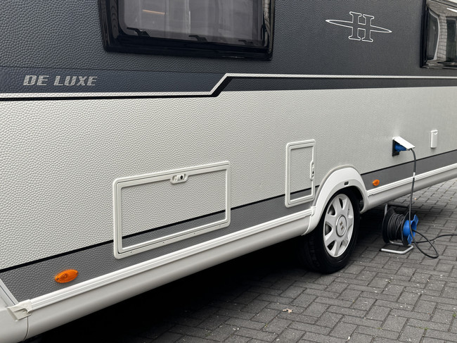 Hobby De Luxe 495 UL con camas individuales **Mover/Portabicicletas/Toldo de bolsa/Gas exterior/2&ordf; trampilla de servicio/1er propietario/Caravana muy cuidada** foto: 13