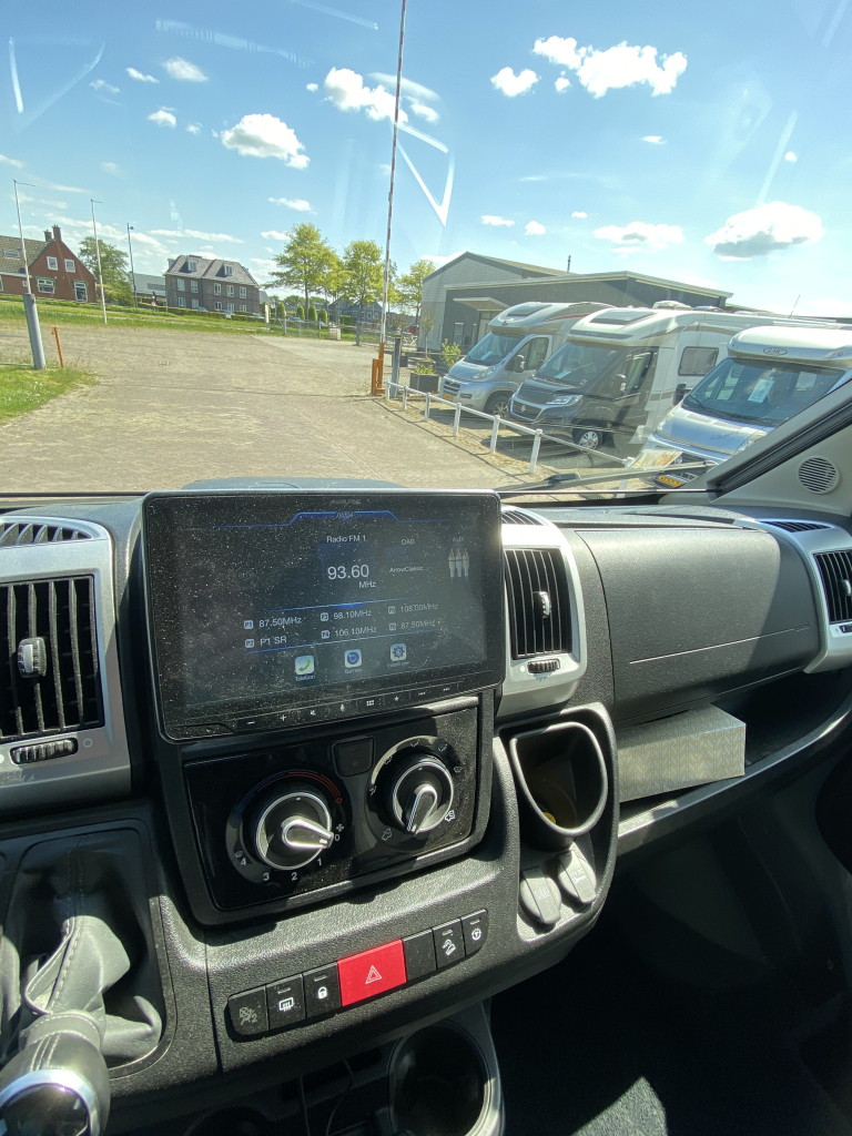 Bürstner AUTOMAAT Lyseo Harmony Line 690 G Half-integraal, Motor-airco, Enkele-bedden, Hefbed, Garage, Halve-treinzit, Draaistoelen, Bj. 2021 Marum  foto: 5