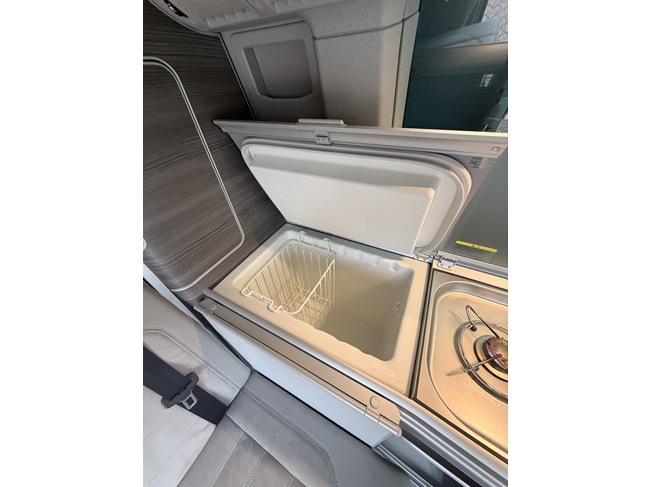 Volkswagen California Ocean T6 Westfalia im Neuzustand DSG Automatik 200 PS Vollausstattung 4 Schlafpl&auml;tze elektr. Aufstelldach Markise Klimaautomatik Tempomat Kamera Softclose abnehmbare Anh&auml;ngerkupplung Foto: 13