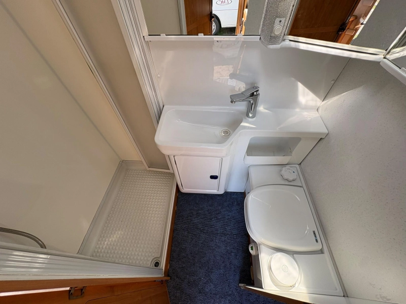 Hymer B 584 Klimaanlage, Hubbett, 137DKM! Foto: 18