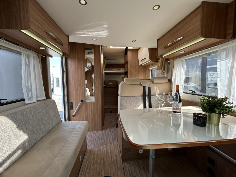Hymer Carado ENKELE BEDDEN + HEFBED  foto: 9