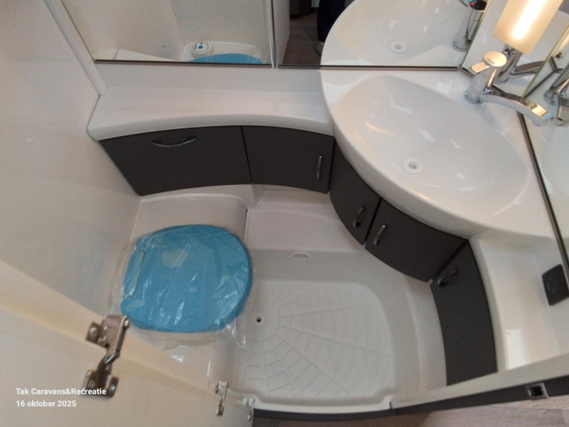 Hobby Excellent Edition 540 UFF con cama queen foto: 10