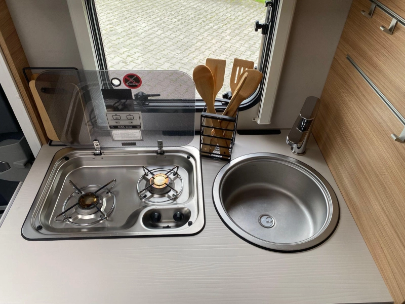 Dethleffs Globebus T 6 - Hoher K&uuml;hlschrank Foto: 11