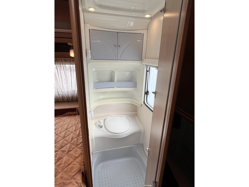 Fendt Bianco Classico 470 TFB frans bed rondzit toilet  foto: 12