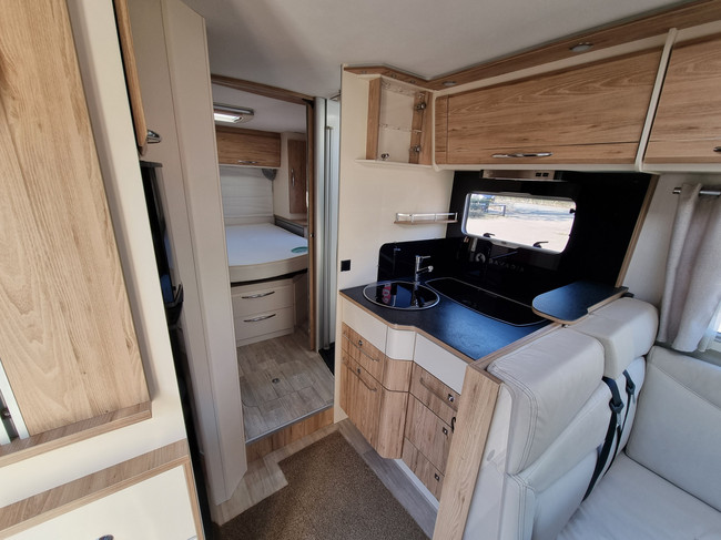 Bavaria Pilote P740 Class | Distr.neu | Elec. Queensbett | Solarpaneele | Luftfederung | Sehr guter Zustand! Foto: 8